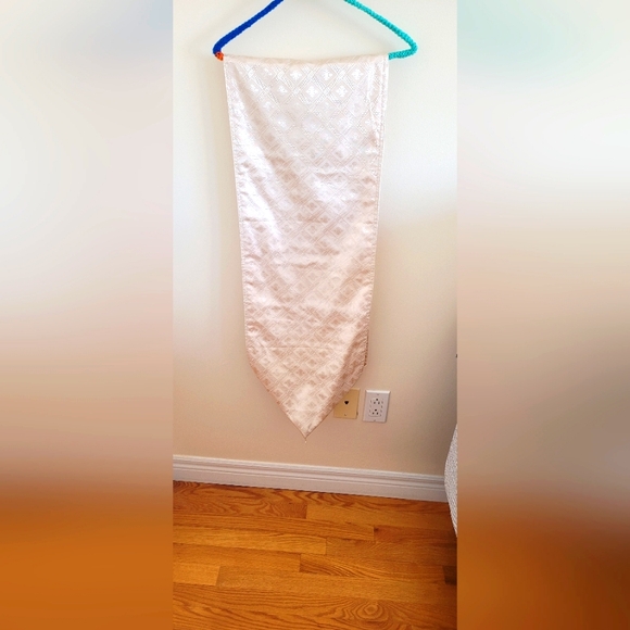 ๐ Beige Tablecloth Runner - Picture 1 of 5